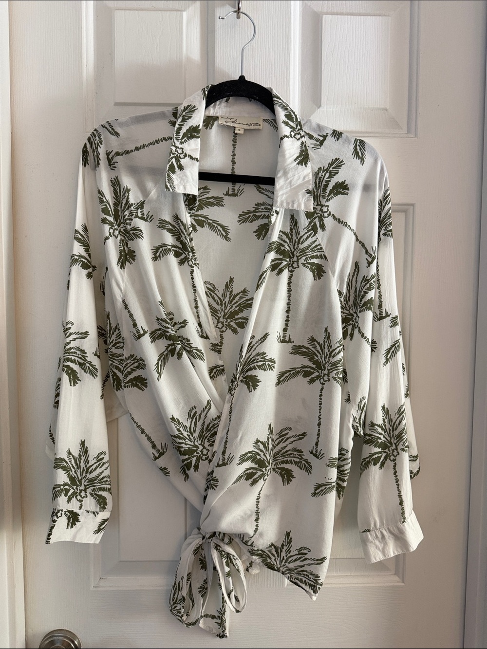 Vintage Havana White Palm-Print Tie-Front Blouse in Olive and white small